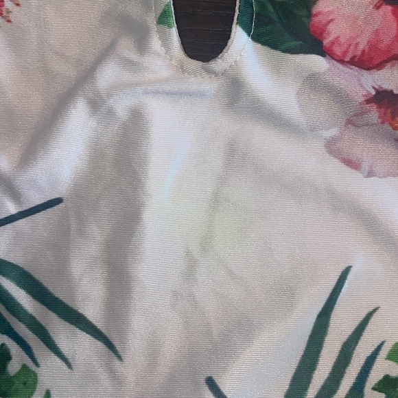 Fantastic Tropical One Piece - Picture 4 of 4